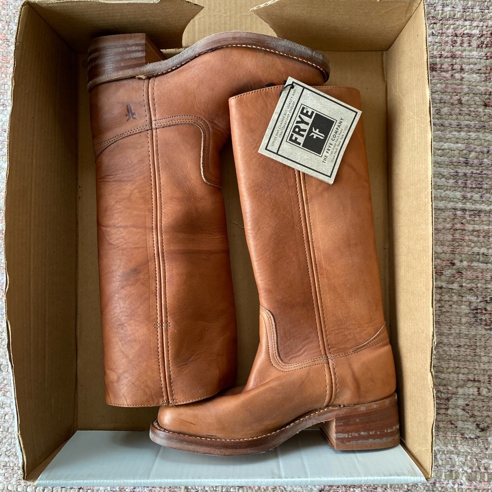 Frye boots - 7 1/2 - never worn in box